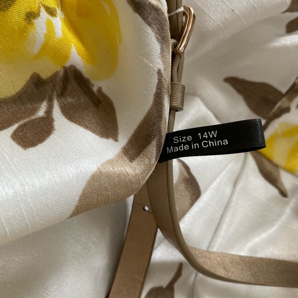 🌼Jessica Howard Designer Dress 👗14W with Gorgeous🌼Yellow Flowers. Like New 🌼 - Picture 10 of 16